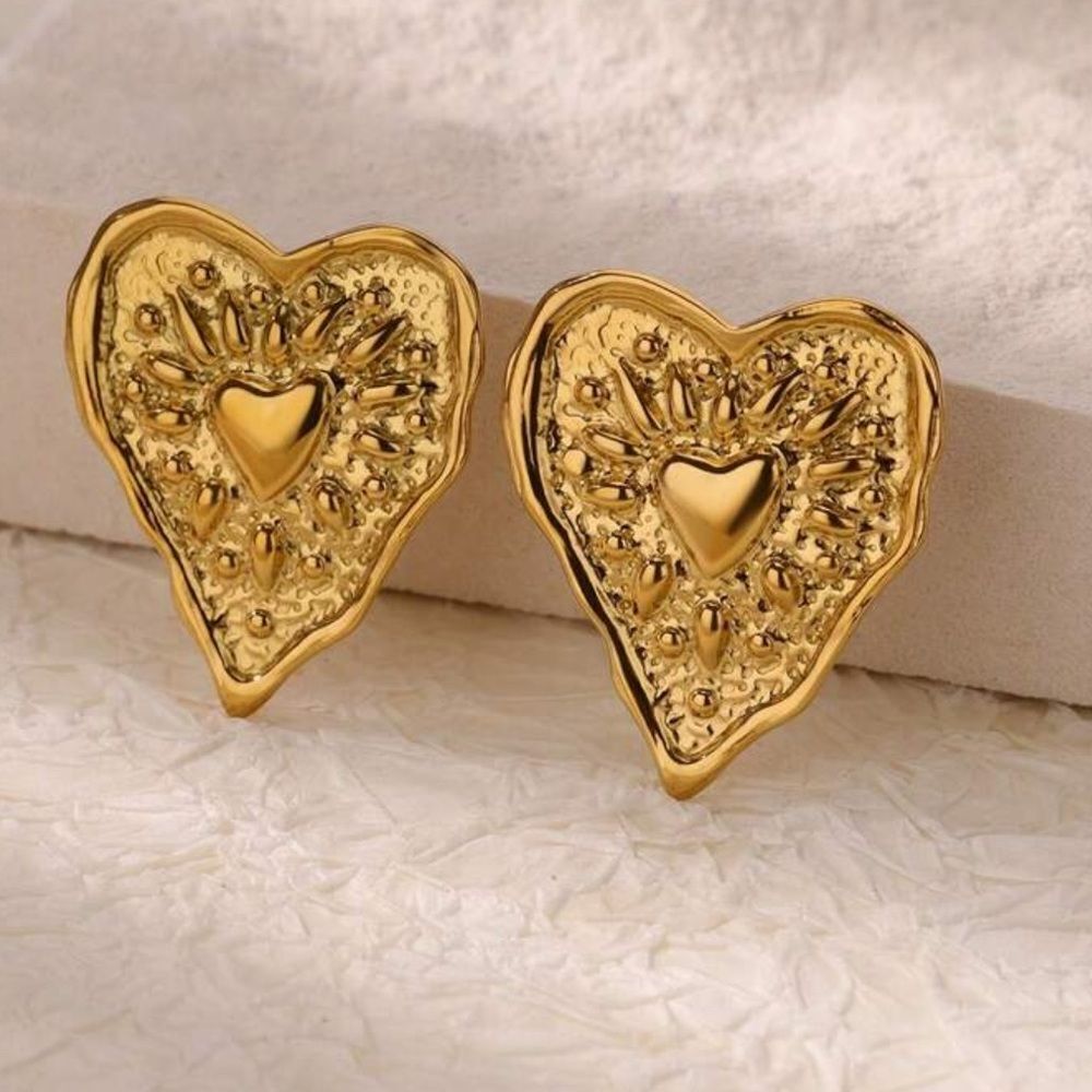 Gold Heart-Shaped Earrings Q349